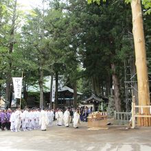 諏訪大社上社本宮御柱固祭