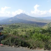 バリ島の奥の方にある山と湖の美しいところです