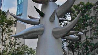 岡本太郎作「若い時計台」