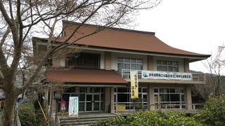 金峯山寺の隣にあります