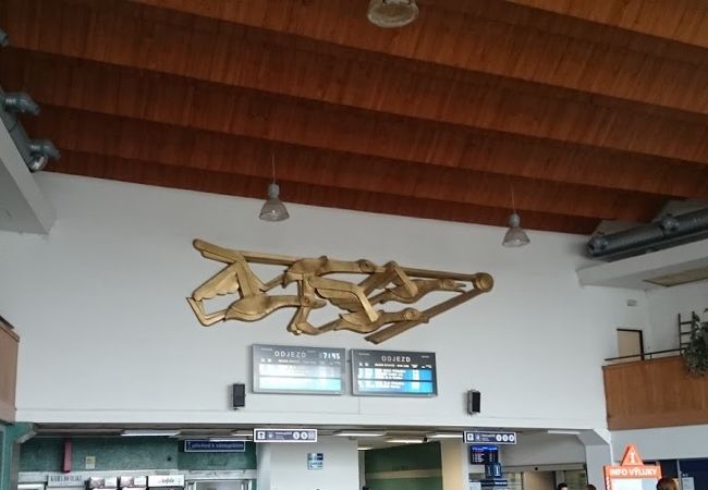 プラハへは１時間に１本。