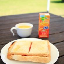 朝食はホットサンド