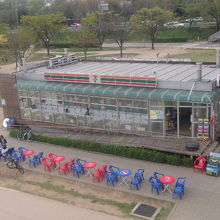 仙遊橋から見た店舗の外観