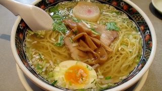 味彩塩ラーメンをいただく