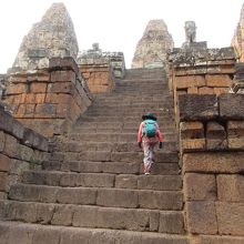 この階段をり上がります。