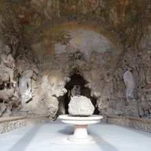 グロッタの内部