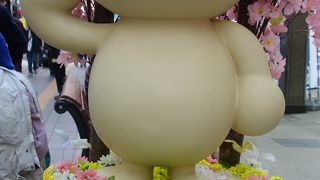 インバウンド景気で喧騒しています。にぎやかです。