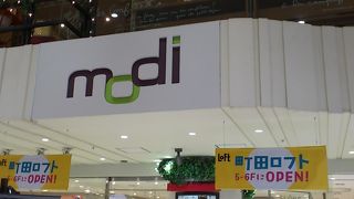 小田急側のショッピングビル