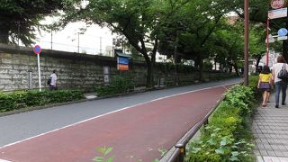 日暮里駅から谷中銀座への坂道