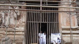 寺院内に残るポロンナルワ唯一のフレスコ画