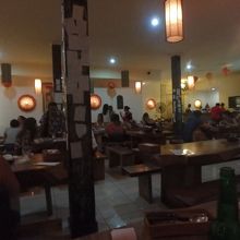 店内はお客さんがたくさんいました