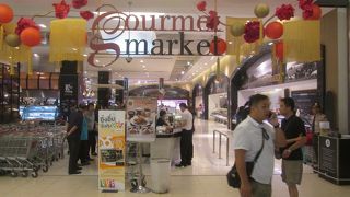 旧正月シーズンのグルメマーケット (パラゴン)