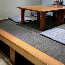 店内、座敷もあります