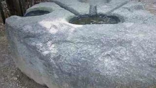 ミステリアスな石造物