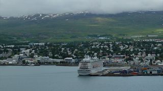 アイスランド最長のフィヨルド。お天気が良ければ東岸の展望台からアークレイリの街が見下ろせます。
