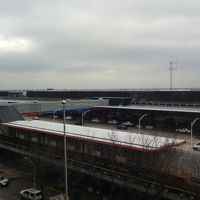 空港至近。客室から見下ろせます。