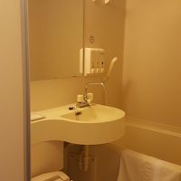 ユニットバスは普通の狭さです