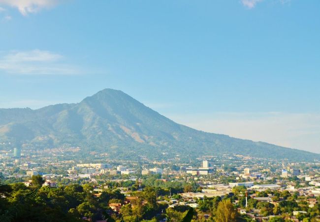 エルサルバドル火山 (エル ボケロン国立公園)