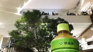 巨大なショッピングモール