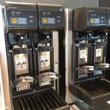 お約束のビールサーバー。一番搾りとスーパードライの２種類