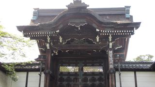 穴太衆積みの石垣が立派です