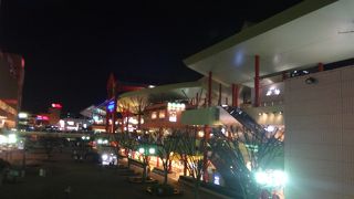 広すぎて迷うショッピングセンター