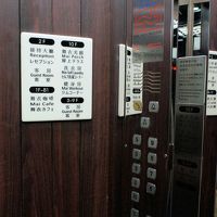 カードをタッチしないと、客室には行けない