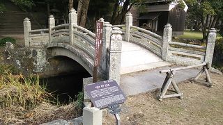 2016年１月10日時点通行不可となっています～神社に向かうには左隣の橋を利用する必要あり～