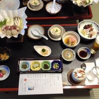 これにご飯と味噌汁がつきます。