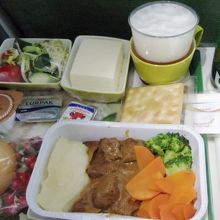 香港→成田での機内食。こちらも美味。モチロン2種類から選べる