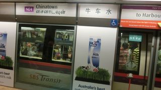 外に出れば、中華街の真ん中、パゴダストリート