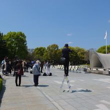 慰霊碑の周りの風景