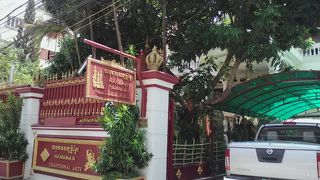 高級アンティークショップ