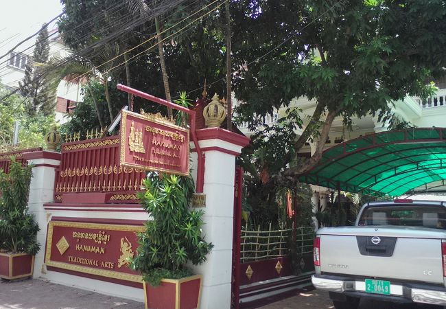 高級アンティークショップ