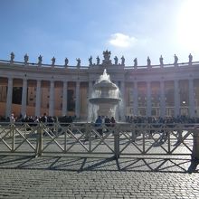 ベルニーニポイントから見た列柱の様子、