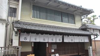 池泉回遊式庭園がきれいです