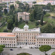 バチカン政庁舎とバチカン庭園
