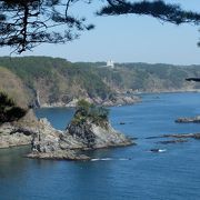 浄土ヶ浜にある展望台の一つ。ロウソク岩、日出島あたりが見えます。蛸の浜はちょっと惜しい眺め。