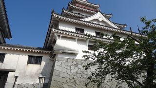 新しいが立派な外観