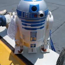 R2 D2のポップコーンバケット By レッドウイング ポップコーンワゴン トレジャーコメット横のクチコミ フォートラベル