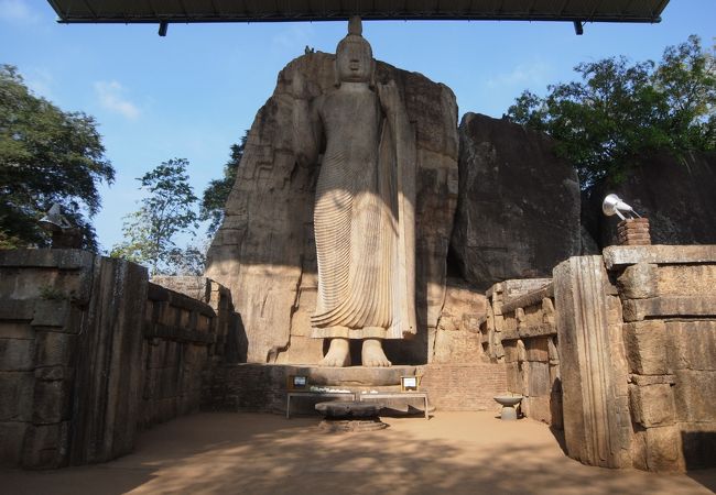 スリランカの5大仏像の一つ