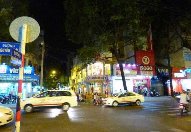 裏通り的でもある。