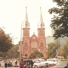 ふたつの塔が目印