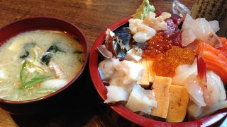 ランチのまんぷくちらしに大満足