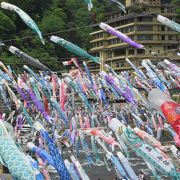 今や風物詩ですね！　～　杖立温泉鯉のぼり祭り