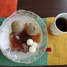 ほうじ茶ゼリー、アイス等と一緒に食べると一段と美味しい