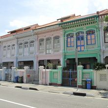 日差しの中で輝く街並