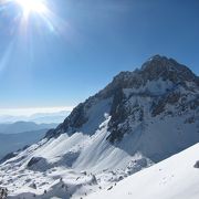 白水河と玉龍雪山のコントラストが最高