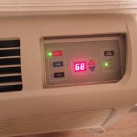 エアコンは華氏表示。