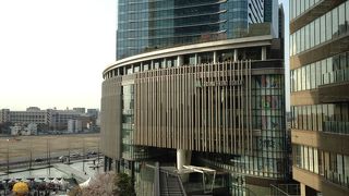 ファッションと食と企業新製品お試し空間